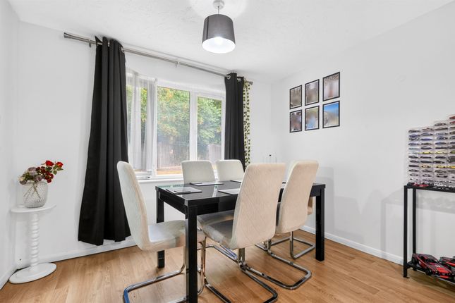 39, Tudor Close, Hatfield photo 4