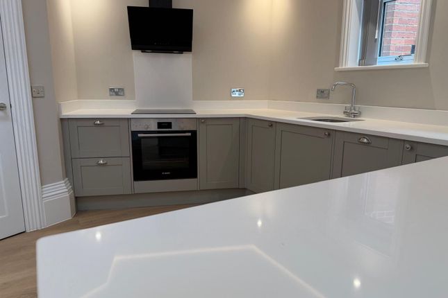 1-bed bungalow on Lavington Lodge, 8 The Old Hospital, Devizes, £1,150/mo