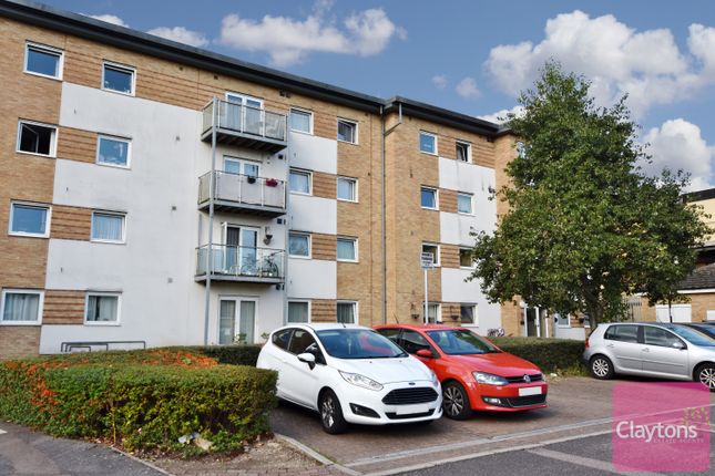 Thumbnail Flat for sale in Gloucester Court, Observer Drive, Watford