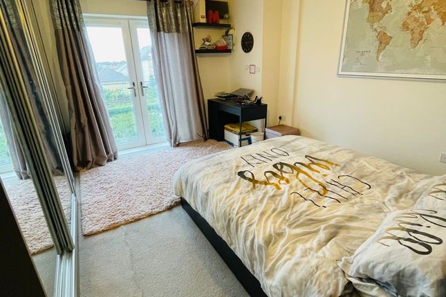 Flat 61, Windsor Court, 3 Pennyroyal Drive, WEST DRAYTON photo 2