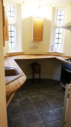 Flat to rent in 62 Lower Addiscombe, Croydon