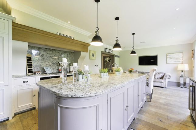12c, Woodcote Park Avenue, Purley photo 2