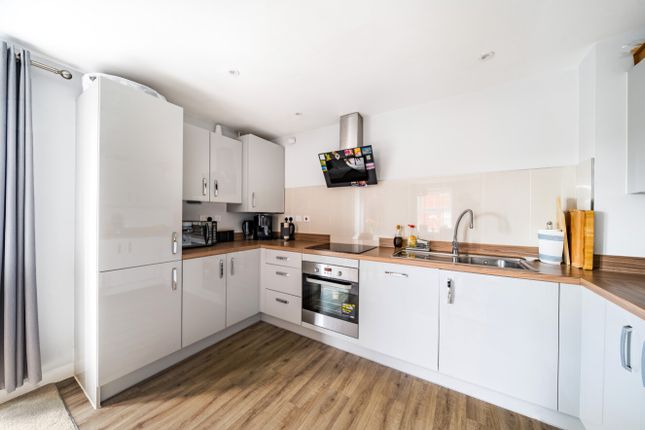 Flat for sale in Penrhyn Way, Grantham, Lincolnshire