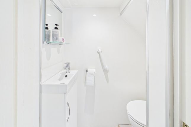 3, Timperley Fold, Greater Manchester photo 3