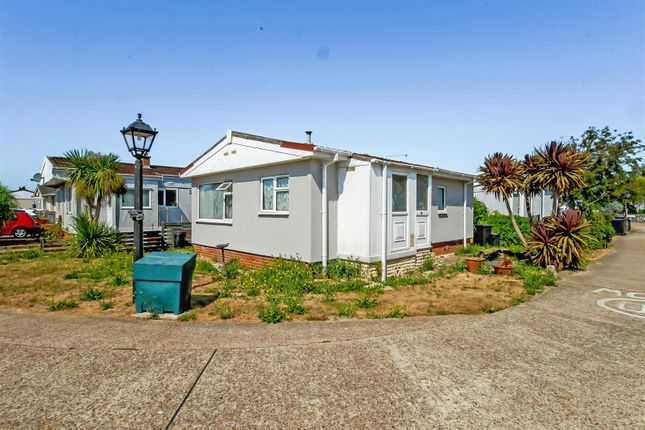 2-bed caravan on 10, Kingsmead Thornlea Park, Littlehampton, £80,000