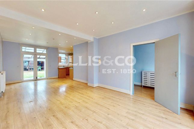 18, Waverley Avenue, Wembley photo 3