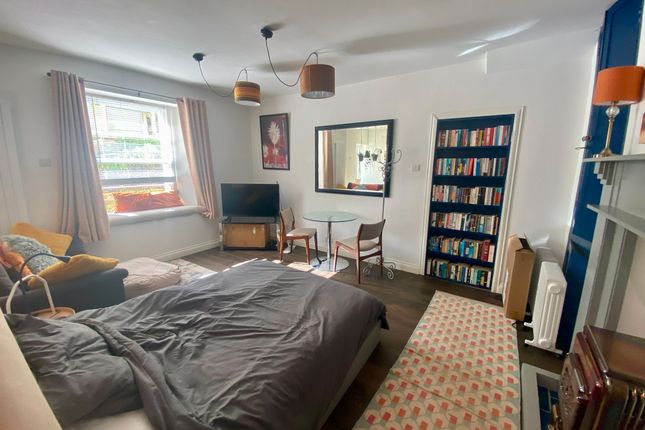 Studio Flat, 38 Warberry Road West, Torquay photo 4