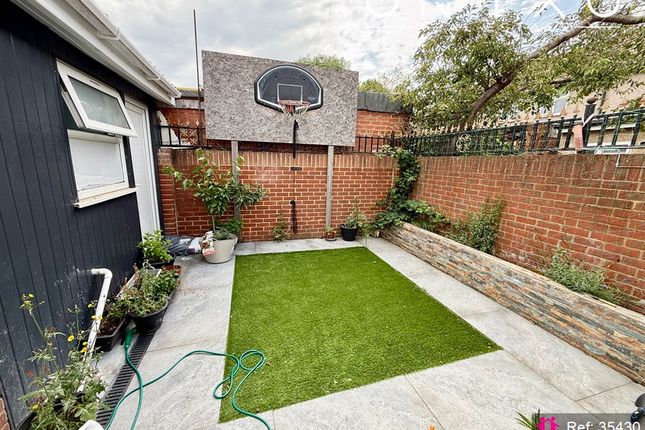 41, Myrtle Crescent, Slough photo 5