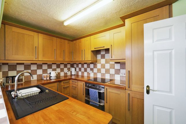 9, Mill Hill Drive, Burton-On-Trent photo 4