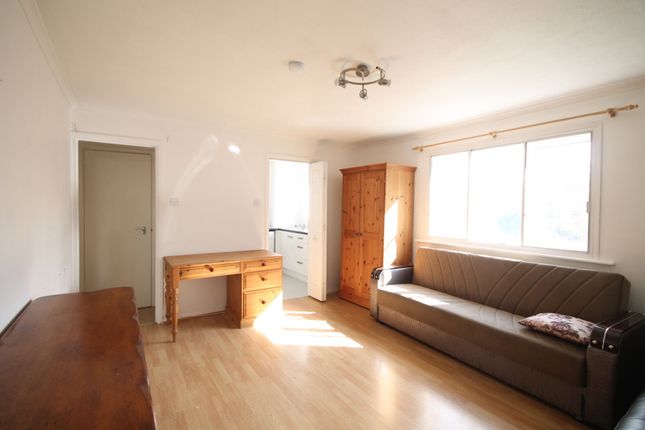 28 Kilberry Close, Isleworth photo 2
