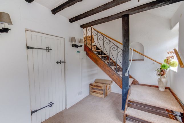 Cottage for sale in Hinton Fields, Bournheath, Bromsgrove, Worcestershire