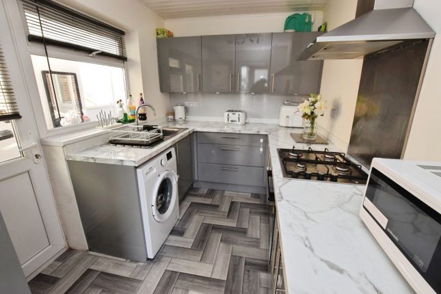 17, Elgar Close, Exeter photo 4