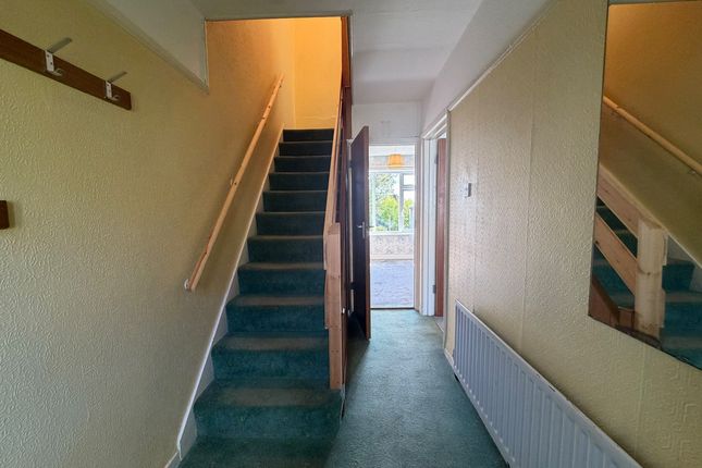 42, Tyndale Crescent, Birmingham photo 4