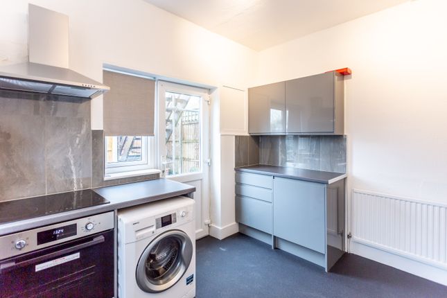 Thumbnail Flat to rent in Murray Road, London