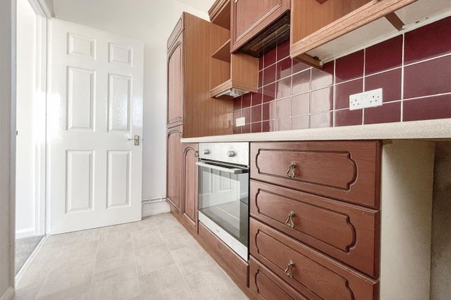Flat 12, Charmaine Court, 1-3, St Margarets Road, St Leonards On Sea photo 4