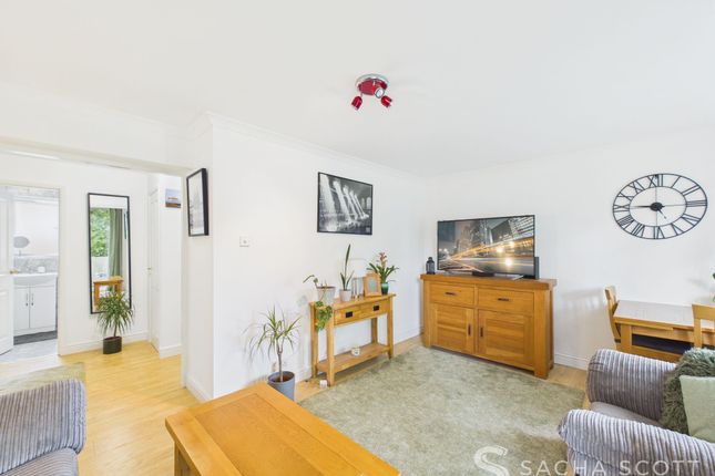 128 Garrison Lane, Chessington photo 3