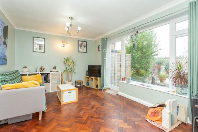 11, Pigeon Lane, Kent photo 2