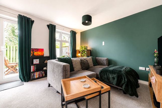30, School Meadow, Guildford photo 2