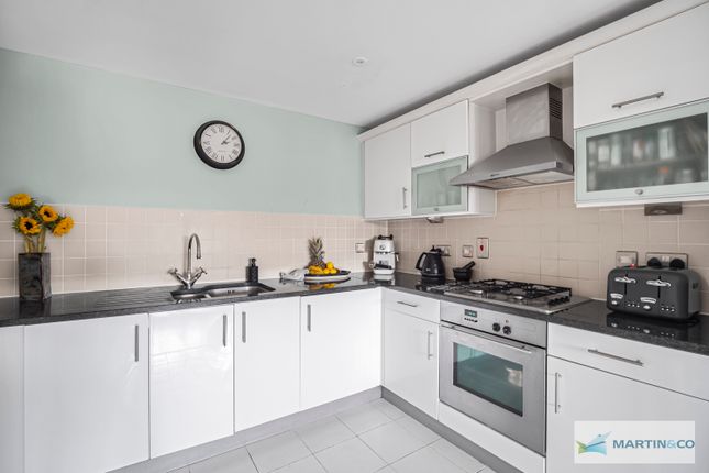 2-bed flat on Flat 20, 31, Birdhurst Road, South Croydon, £315,000