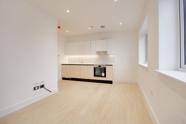 Flat to rent in Toutley Road, Wokingham