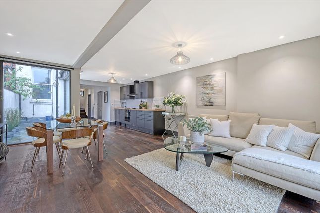 Flat for sale in Gillespie Road, London