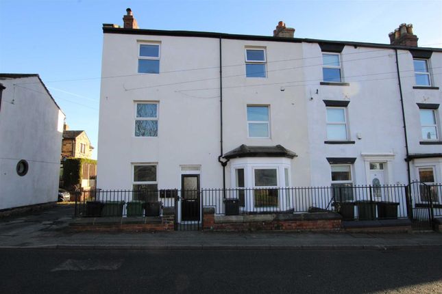 Flat to rent in Dixon Lane, Wortley, Leeds
