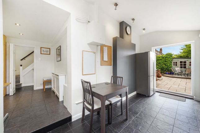 34 The Sigers, Pinner, Greater London photo 4