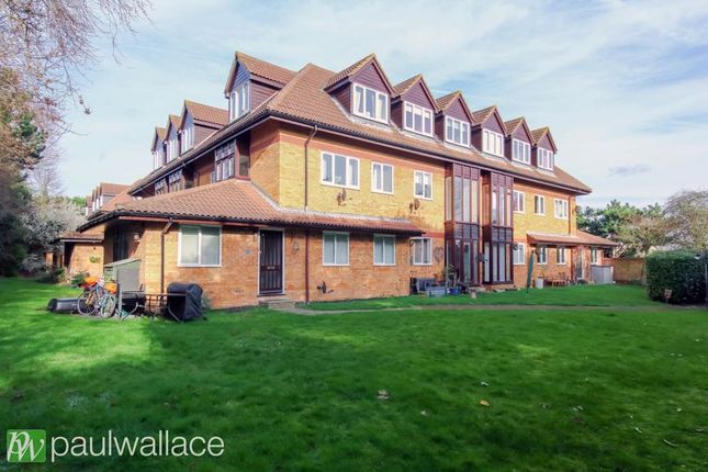 Flat for sale in Oliver Court, Crouchfield, Chapmore End, Ware