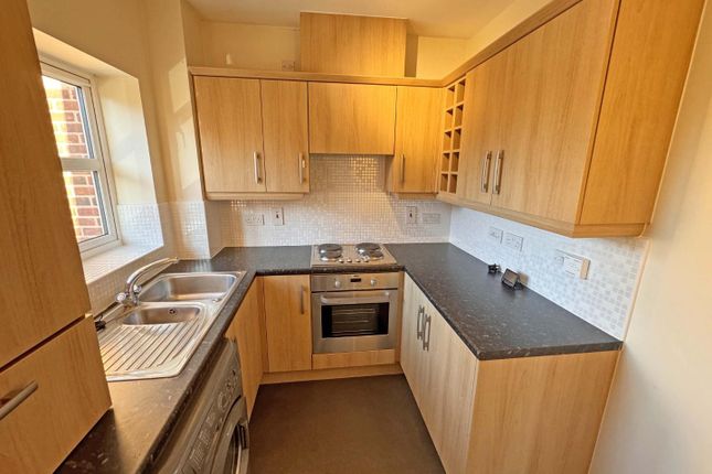 10, Brodie Close, Rugby photo 2