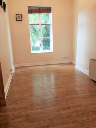 Flat to rent in Upton Park, Slough