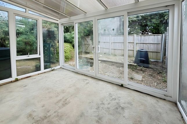 25, Martin Close, Berkshire photo 4