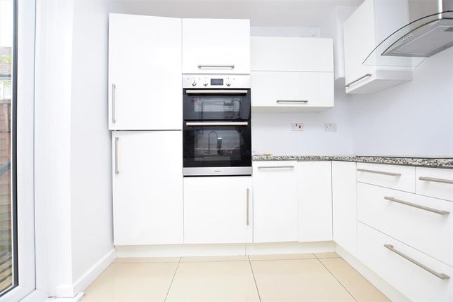 5, Cotesmore Gardens, Dagenham photo 3
