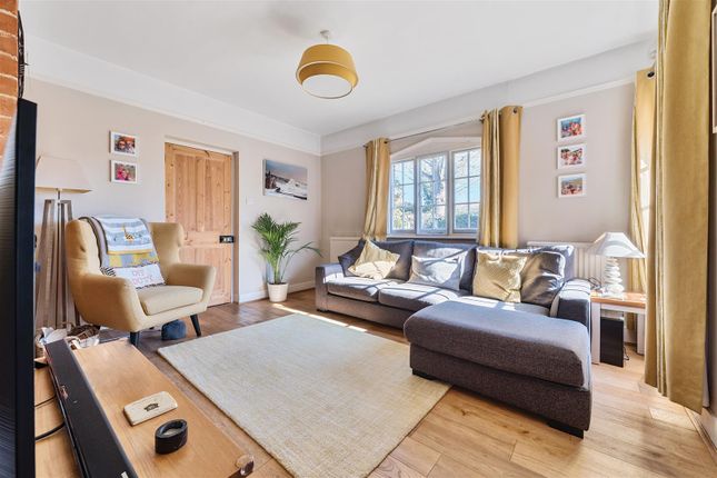 Holly Cottage, 3, Cricket Hill, Finchampstead photo 2