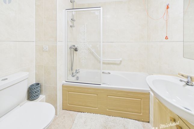 26 Pearl Court, Aylesbury photo 4