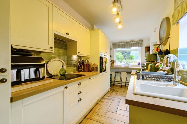 594, Manchester Road, Greater Manchester photo 2