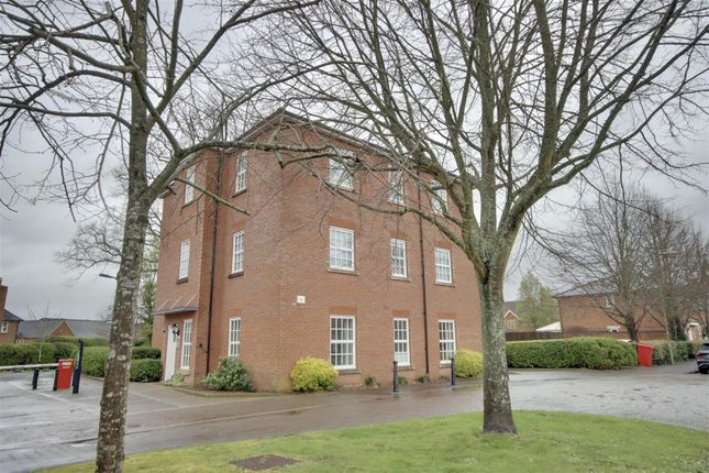Thumbnail Flat for sale in Brickleigh House, Knowle Avenue, Knowle, Fareham