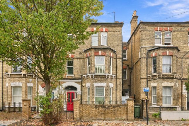 Flat 2, 7, Haycroft Road, London photo 3