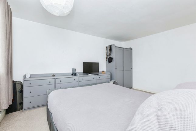 Flat for sale in Stonehill Court, Great Glen, Leicester