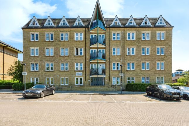 Flat for sale in North Row, Milton Keynes, Buckinghamshire