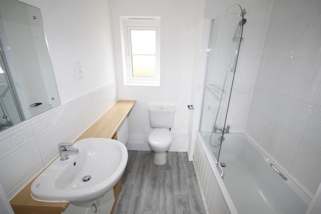 5, Coppice Court, Whiteley photo 2