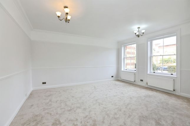 Flat 2, Cavendish House, Southdowns Park, Haywards Heath photo 3