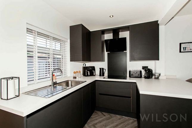 24 Sycamore Avenue, Chesterfield photo 3