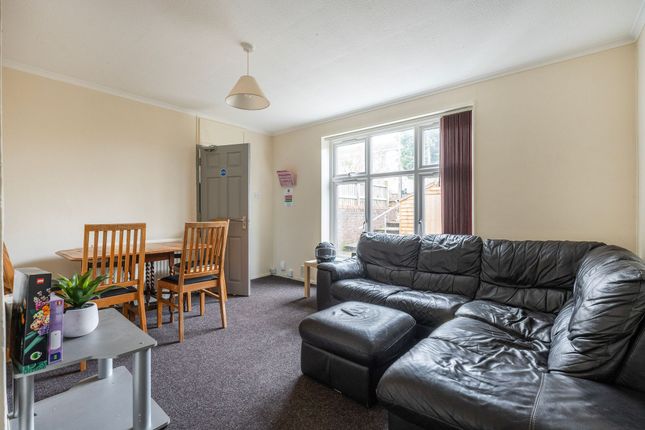 3 Langton Close, Norwich photo 3
