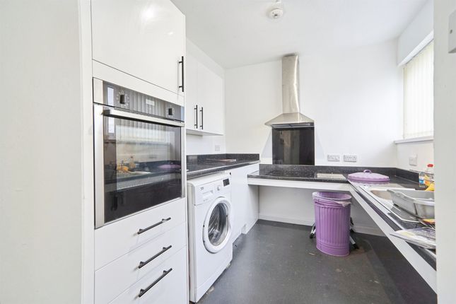 3, Brookfield Court, Leeds photo 2