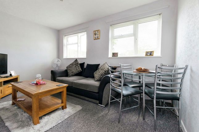 106, Grace Way, Stevenage photo 2