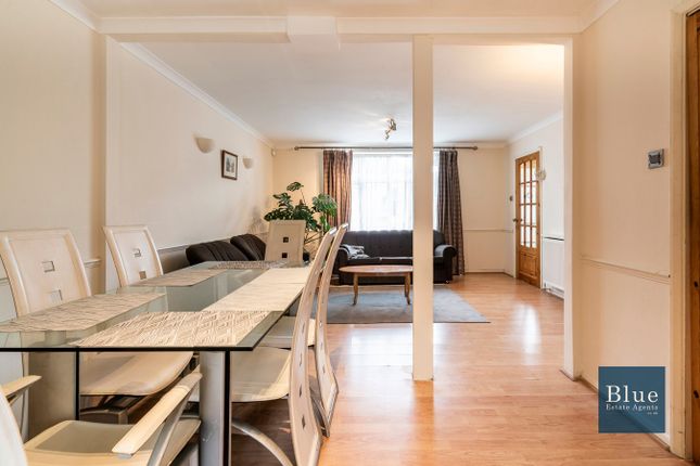 2, Cedar Road, Hounslow photo 4