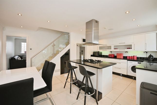 34, Tunfield Road, Hoddesdon photo 2