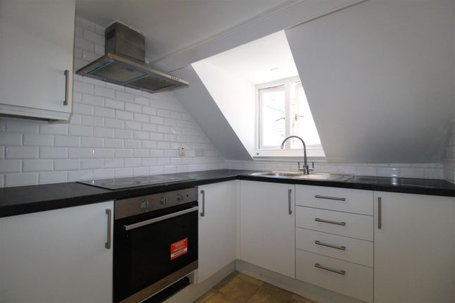 Flat 2, 1 Horn Hill, Dartmouth photo 3