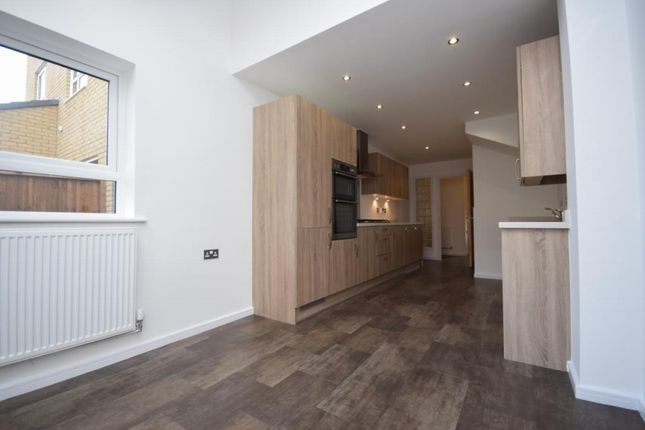 Town house to rent in Meadow Road, Salford
