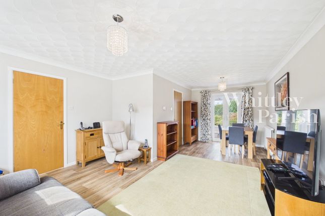 4, Springfields, Attleborough photo 2